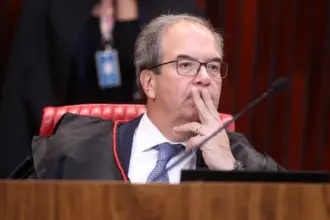 Corregedor do TSE solicita explicações da Meta e do X em 24 horas sobre suposto favorecimento a Flávio Bolsonaro 7 corregedor tse cueva 1