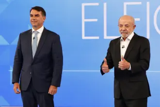 Lula e Flávio Bolsonaro utilizam convidados estratégicos para intensificar debate na TV Globo 7 debate globo lula flavio