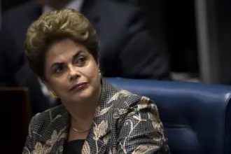 Dilma Rousseff é vaiada ao votar em Belo Horizonte durante eleições de 2026 6 dilma rousseff