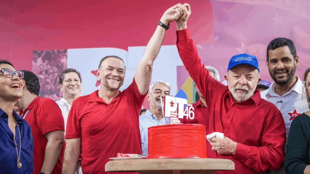 Edinho Silva defende confronto entre Lula e Flávio Bolsonaro em debates 1 edinho silva com lula foto joao valadares agencia pt