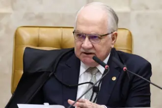 Fachin reafirma força do STF e sua permanência em meio a desafios políticos 6 edson fachin stf