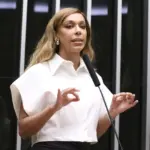 Erika Hilton solicita bloqueio de contas de Flávio Bolsonaro e da esposa ao STF 3 erika hilton