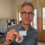 Romeu Zema vota em Araxá e comenta uso de celular na cabine eleitoral 3 feira livre 82 910x568.jpg
