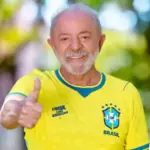 Lula apoia campanha de Janones com camisa da Seleção e adesivo simbólico 3 feira livre 91 910x568.jpg