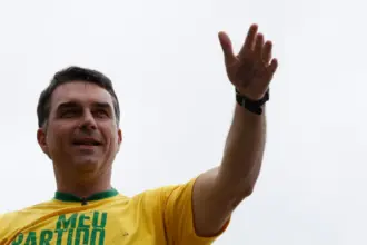 Flávio Bolsonaro promete revogar mil normas federais se eleito presidente 6 flavio 1 910x568.jpg 1