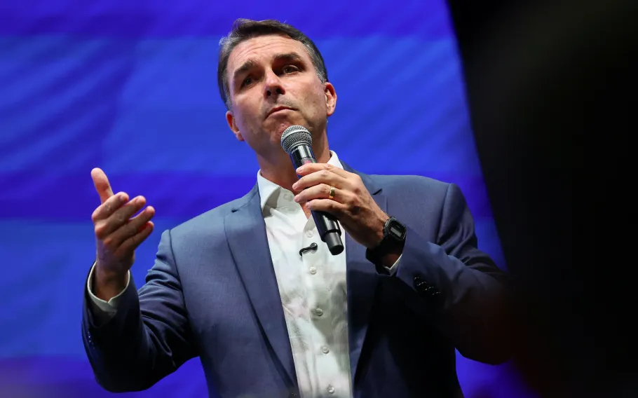 Flávio Bolsonaro adota tom mais propositivo em debate na Globo antes do segundo turno 1 flavio 11