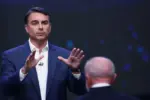Flávio Bolsonaro autoriza abertura de sigilos em resposta a desafio de Lula 9 flavio 12 910x568.jpg