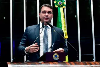Flávio Bolsonaro alcança 62% de chance de vitória a três dias da eleição, diz Polymarket 5 flavio 2.jpg
