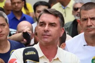 Flávio Bolsonaro se destaca nas redes sociais após vitória no primeiro turno 8 flavio 5 910x568.jpg