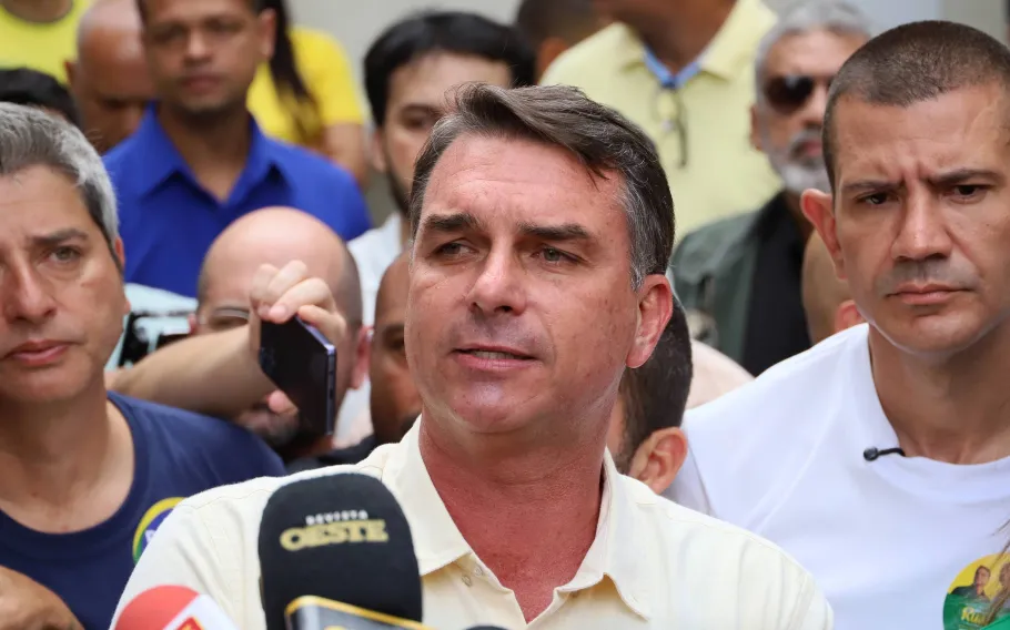 Flávio Bolsonaro se destaca nas redes sociais após vitória no primeiro turno 1 flavio 5
