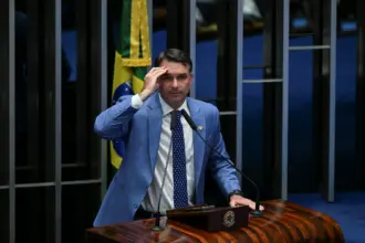 Flávio Bolsonaro critica TSE e denuncia canal de Janones por manipulação de conteúdo 5 flavio bolsonaro 3