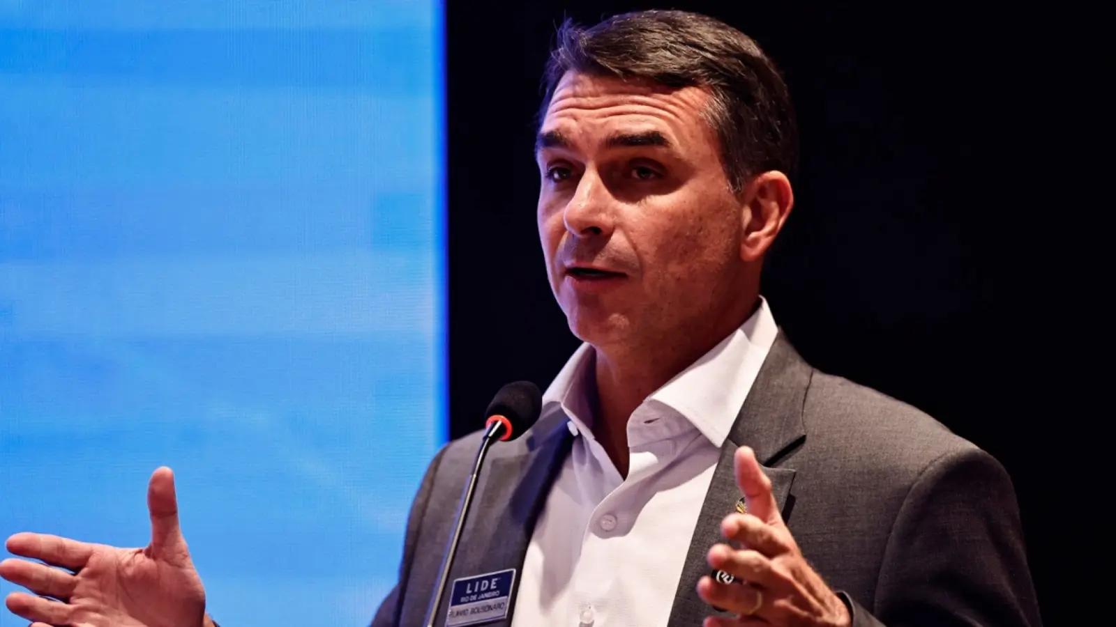Flávio Bolsonaro busca alternativas legais para contestar condenações da família 1 flavio bolsonaro 6 scaled