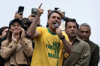 Flávio Bolsonaro se autodeclara líder do Brasil e da oposição nos EUA 6 flavio bolsonaro 7