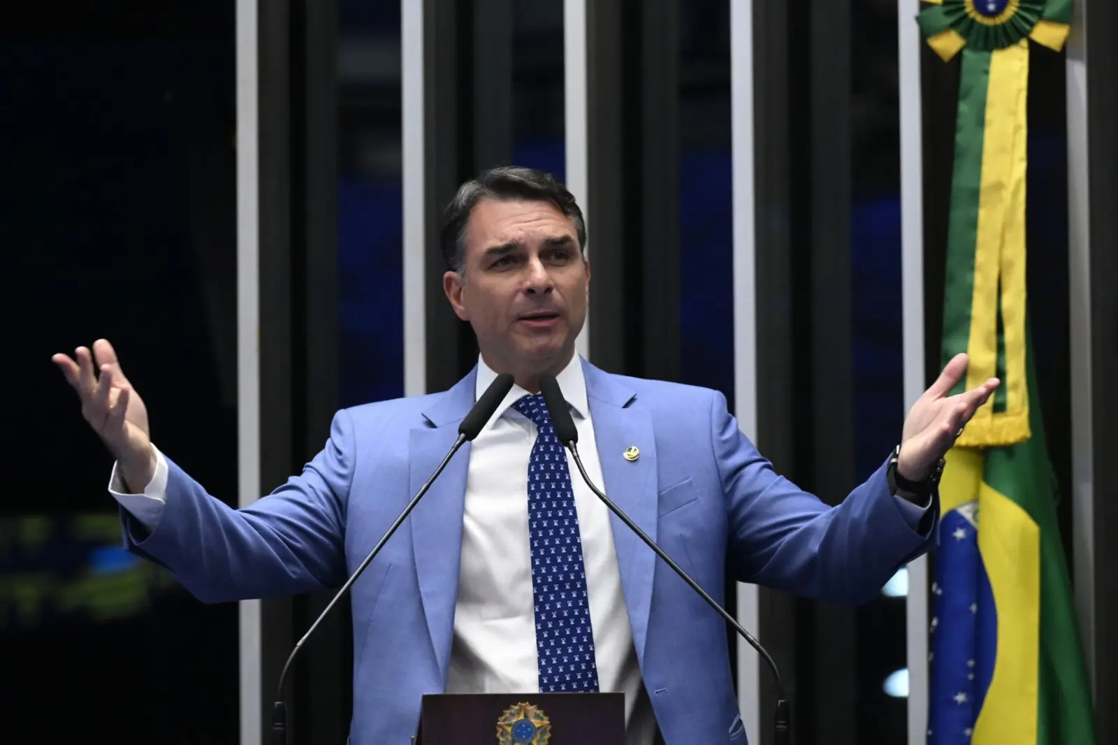 Flávio Bolsonaro solicita renúncia de Moraes após decisão sobre Eduardo 1 flavio bolsonaro scaled