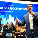 Flávio Bolsonaro planeja 500 mil novas vagas em presídios, inspirado em El Salvador 3 flavio encontro agro 910x568.jpg