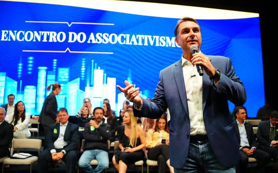 Flávio Bolsonaro planeja 500 mil novas vagas em presídios, inspirado em El Salvador 1 flavio encontro agro