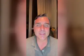 Flávio Bolsonaro manifesta interesse em candidatura à Presidência antes de 2030 6 flavio live instagram 910x568.jpg