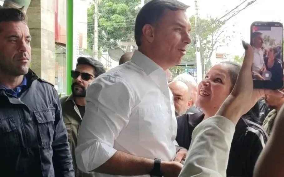 Lula conquista quatro cidades, mas Flávio Bolsonaro cresce no Grande ABC 1 flavio no abc