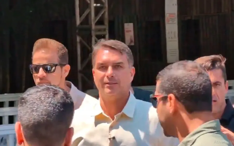 Flávio Bolsonaro se reúne com prefeitos do Rio e desmente rumores sobre Bolsa Família 1 flavio no rj