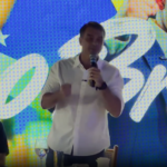 Flávio Bolsonaro promete manter programas sociais e encerrar governo Lula 3 flavio promete enquadrar faccoes na lei antiterrorismo e encerrar era lula 910x568.png