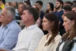 Flávio Bolsonaro participa de missa em Brasília no Dia de Nossa Senhora Aparecida 10 flavio vai a missa da padroeira em brasilia 910x568.jpeg