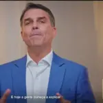 Propaganda de Flávio Bolsonaro teve falhas, mas chegou ao TSE sem problemas, afirmam emissoras 3 flavio campanha tse.jpeg