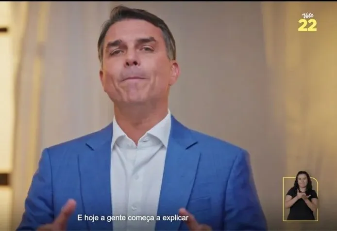 Propaganda de Flávio Bolsonaro teve falhas, mas chegou ao TSE sem problemas, afirmam emissoras 1 flavio campanha tse.jpeg
