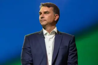 Flávio Bolsonaro propõe redução da maioridade penal durante comício no Rio Grande do Sul 6 flavio debate 888x568.jpeg 1