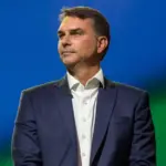 Funcionário admite fraude na filiação de Flávio Bolsonaro ao Partido Missão 3 flavio debate 888x568.jpeg 3