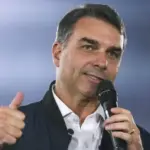 Flávio Bolsonaro lidera com leve vantagem sobre Lula, segundo pesquisa Ipespe 3 flavio ipespe 910x568.jpeg