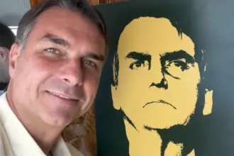 Flávio Bolsonaro conquista 36 cidades no Vale do Paraíba no primeiro turno 5 flavio vale do paraiba 910x568.jpeg