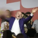 Vitória de Flávio no primeiro turno revela fragilidades de Lula, aponta Financial Times 3 ft.lula