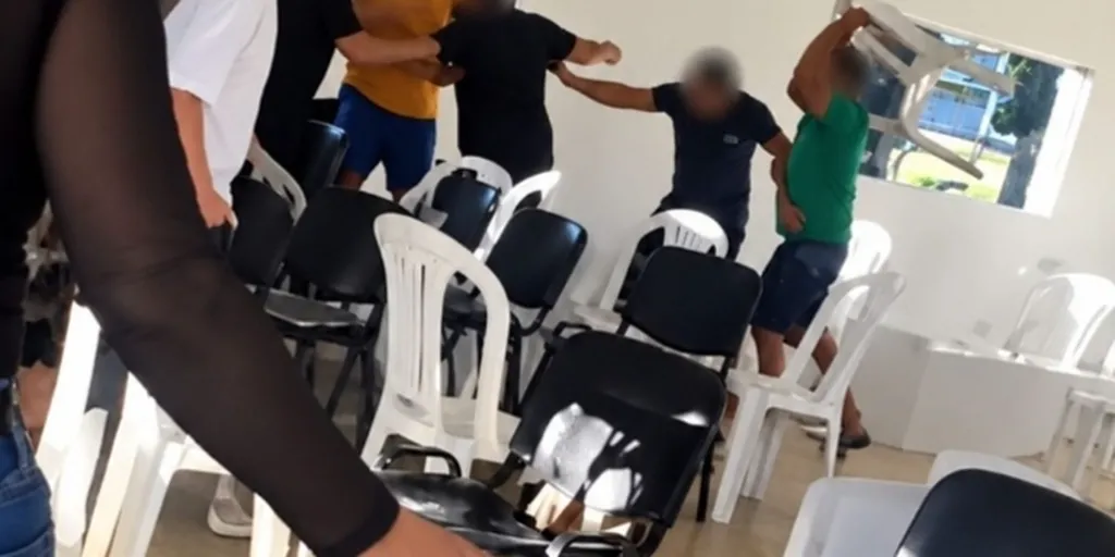 Quatro pessoas invadem igreja em Itu e agredem pastor durante ensaio de louvor 1 grupo invade igreja agride fieis e ameaca pastor em itu