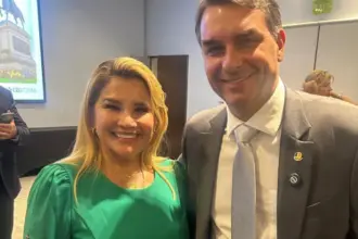 Jeanine Áñez apoia Flávio Bolsonaro em vídeo para as eleições brasileiras 6 htj9fxgw0aavycw 1 910x568.jpg