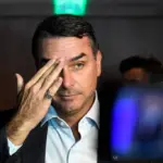 Divisão entre pastores marca saída de Flávio Bolsonaro do Brasil após derrota nas eleições 2 image 33