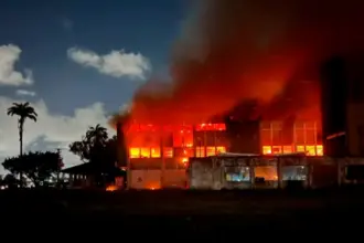 Incêndio devasta prédio da UFPE e causa danos a pesquisas acadêmicas 6 incendio ufpe 910x568.jpg