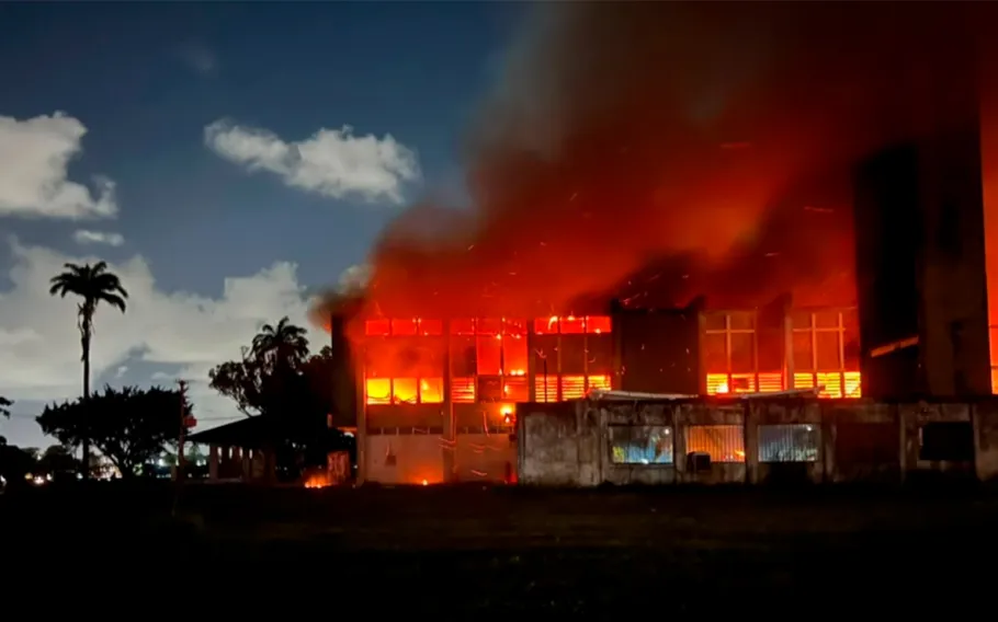 Incêndio devasta prédio da UFPE e causa danos a pesquisas acadêmicas 1 incendio ufpe