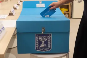 Cristãos israelenses aguardam resultados de eleição histórica em meio a incertezas políticas 6 israel election voting