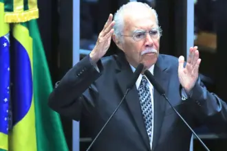 José Sarney permanece na UTI após cirurgia bem-sucedida 4 jose sarney sessao redemocratizacao