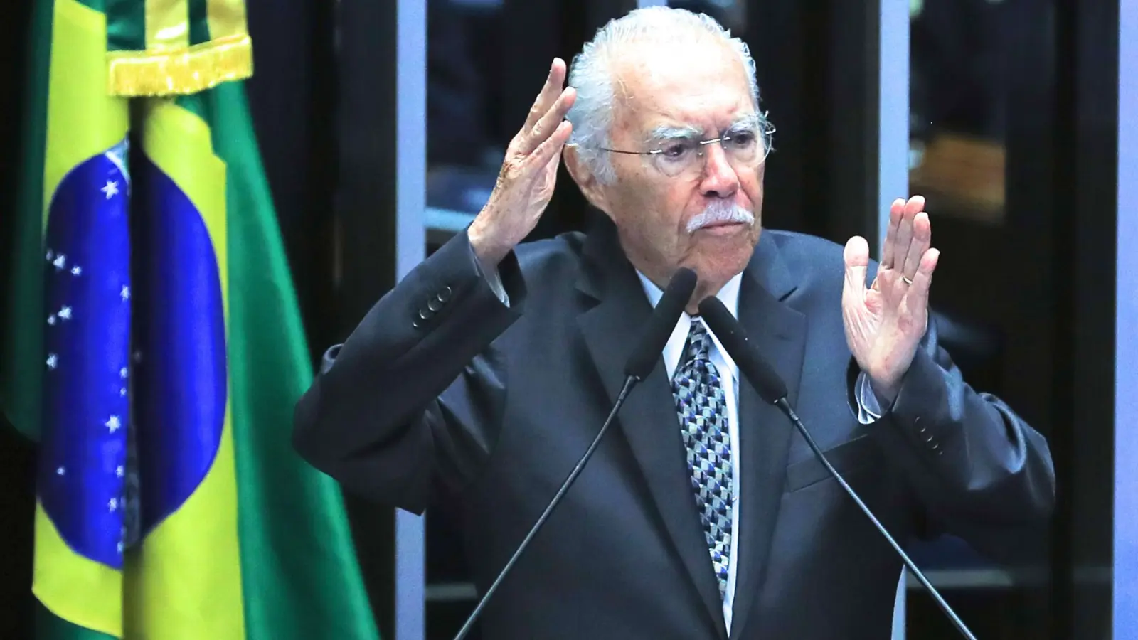 José Sarney permanece na UTI após cirurgia bem-sucedida 1 jose sarney sessao redemocratizacao scaled