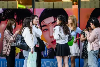 Igrejas Coreanas Mudam Abordagem para Atrair Jovens 7 korean youth relationships pastors church edited