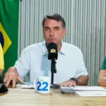 Flávio Bolsonaro critica mudança do PT sobre maioridade penal e sugere eleições frequentes 3 live flavio bolsonaro 910x568.jpg