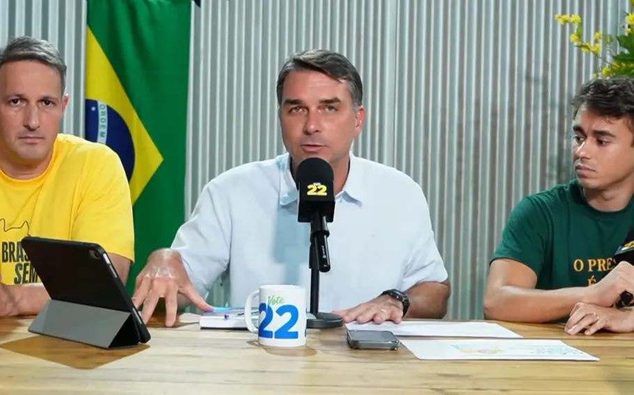Flávio Bolsonaro critica mudança do PT sobre maioridade penal e sugere eleições frequentes 1 live flavio bolsonaro