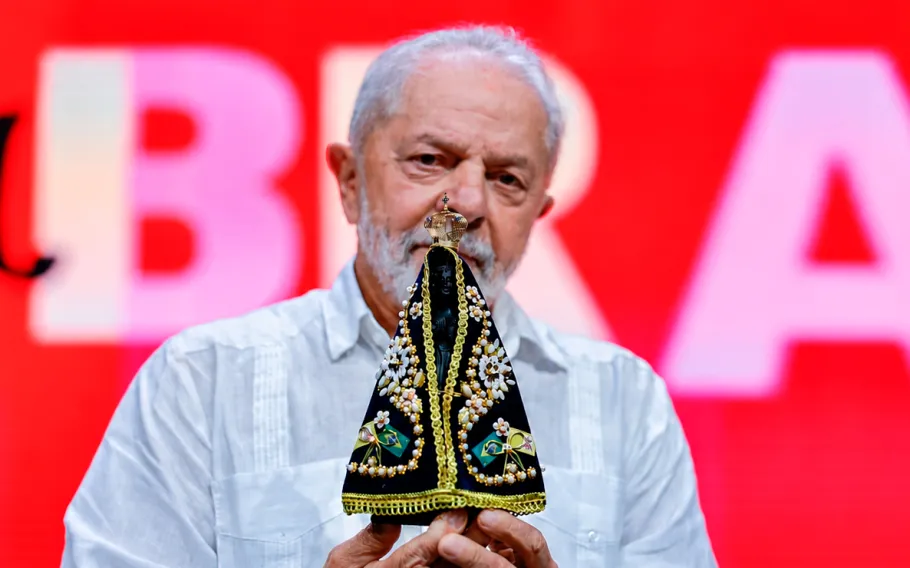 Falsas informações sobre Nossa Senhora Aparecida influenciam eleições no Brasil 1 lula aparecida palanque