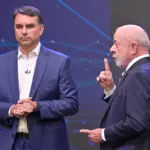 Flávio Bolsonaro tem passaporte cancelado por ordem de Moraes após eleições 3 lula com flavio bolsonaro foto renato pizzutto band 1 1
