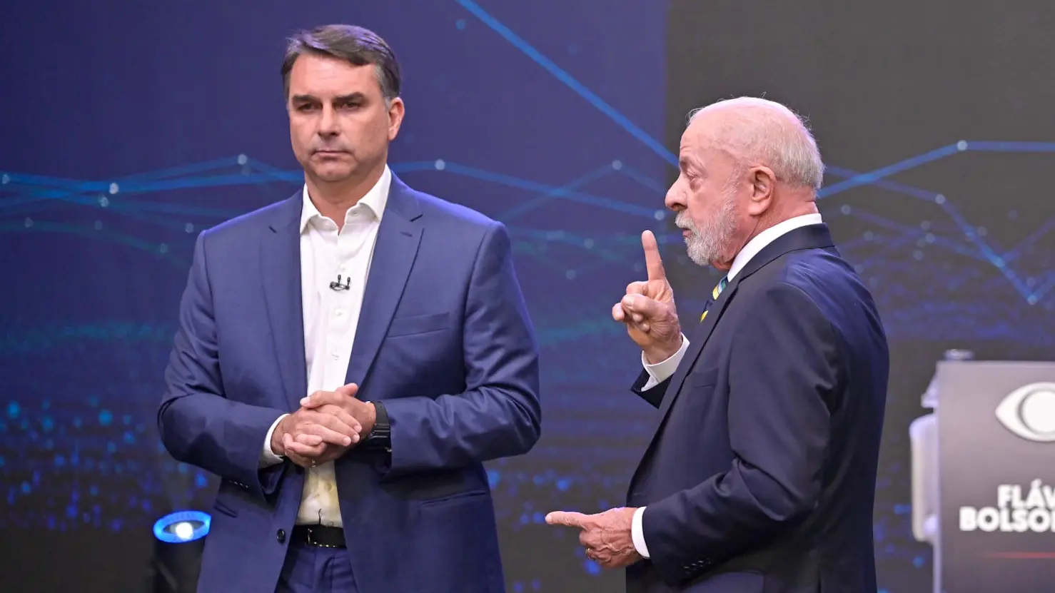 Flávio Bolsonaro tem passaporte cancelado por ordem de Moraes após eleições 1 lula com flavio bolsonaro foto renato pizzutto band 1 1