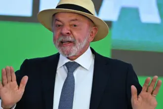 Lula aceita desafio de Flávio e apresenta proposta ao TSE sobre sigilos 4 lula foto andre borges efe 18