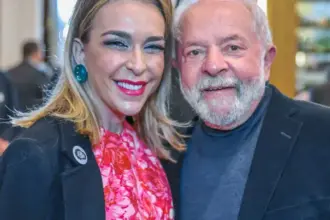 Roberta Luchsinger revela voto em Flávio Bolsonaro nas eleições de 2026 6 lula luchsinger nov2022 910x568.jpg