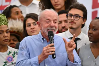 Lula e Flávio Bolsonaro trocam farpas sobre quebra de sigilos na reta final da eleição 7 lula sigilo flavio