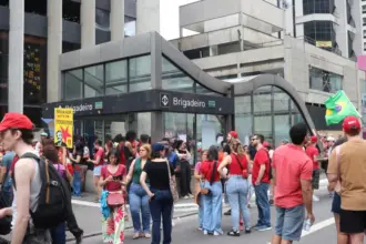 A Revolução de Barriga Cheia: A Paradoxa dos Manifestantes Pró-Lula 4 lulanapaulista 910x568.jpg